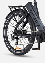 the rear rack, tire and bike chain of the engwe p275 st urban electric bike